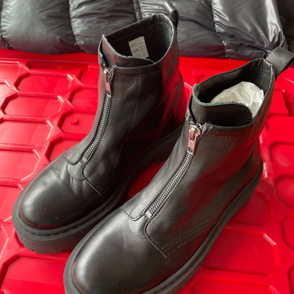 Black Boots from Urban Outfitters never worn no tags